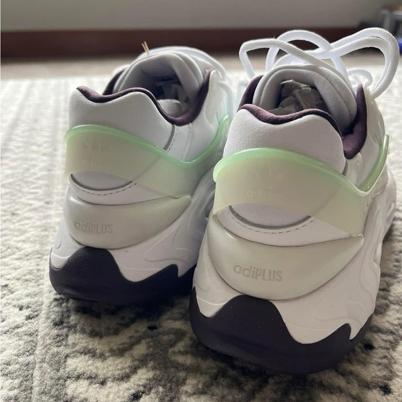 Stylish White and Green Women's Sneakers - Picture 5 of 6